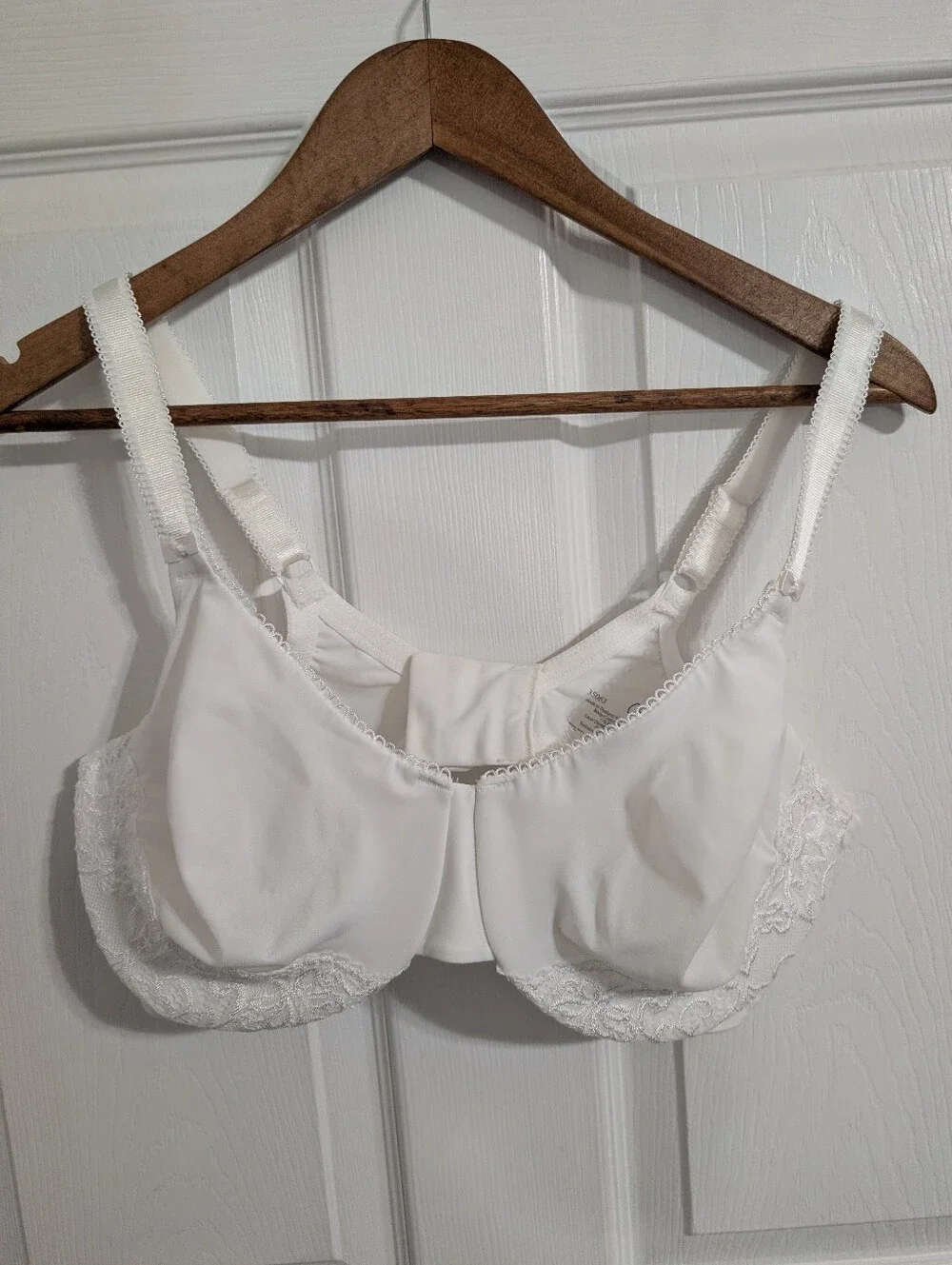 Olga Womens Bra White Luxury Life Underwire Size 40D